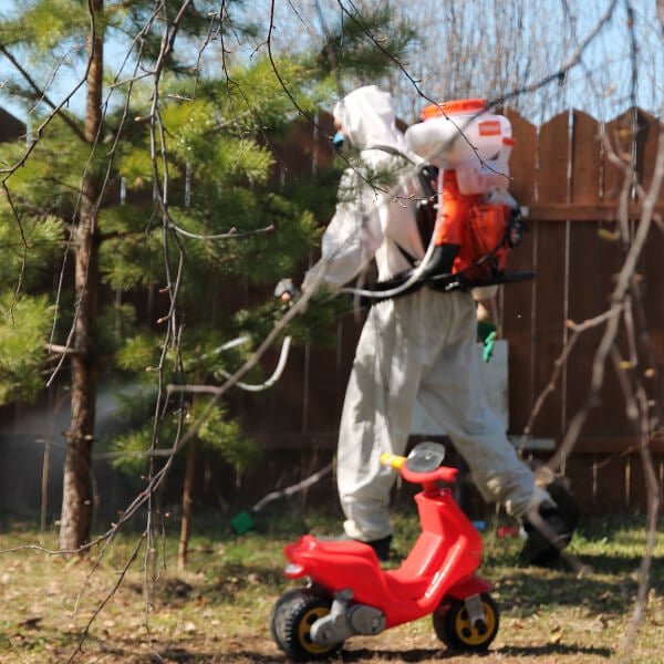 Обработка участка от клещей в Горловке?